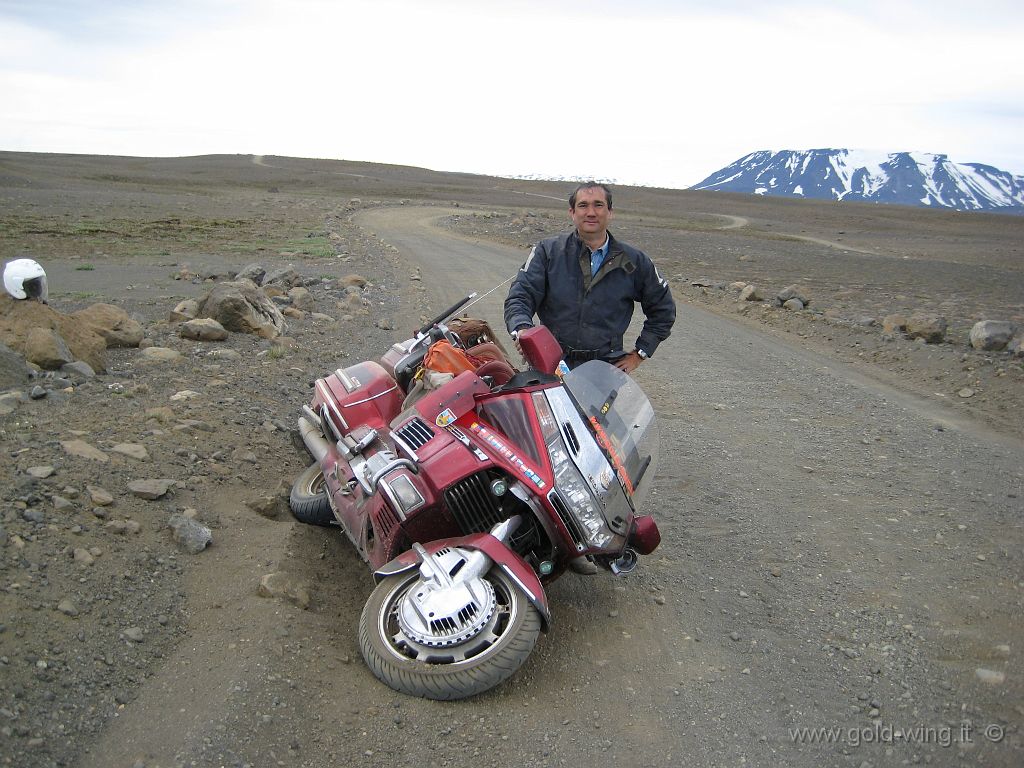 10-2007-059.JPG - Anno 10, 2007, km annui 70.048, tot. 494.414 - Islanda. La strada del Kjolur: caduta sulla sabbia