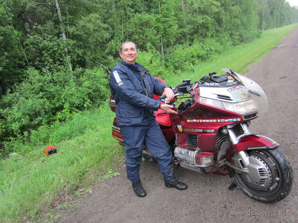 14-2011-487.JPG - Anno 14, 2011, km annui 55.081, tot. 709.634 - Russia, Siberia, a est di Novosibirsk. Incidente: ecco i danni!