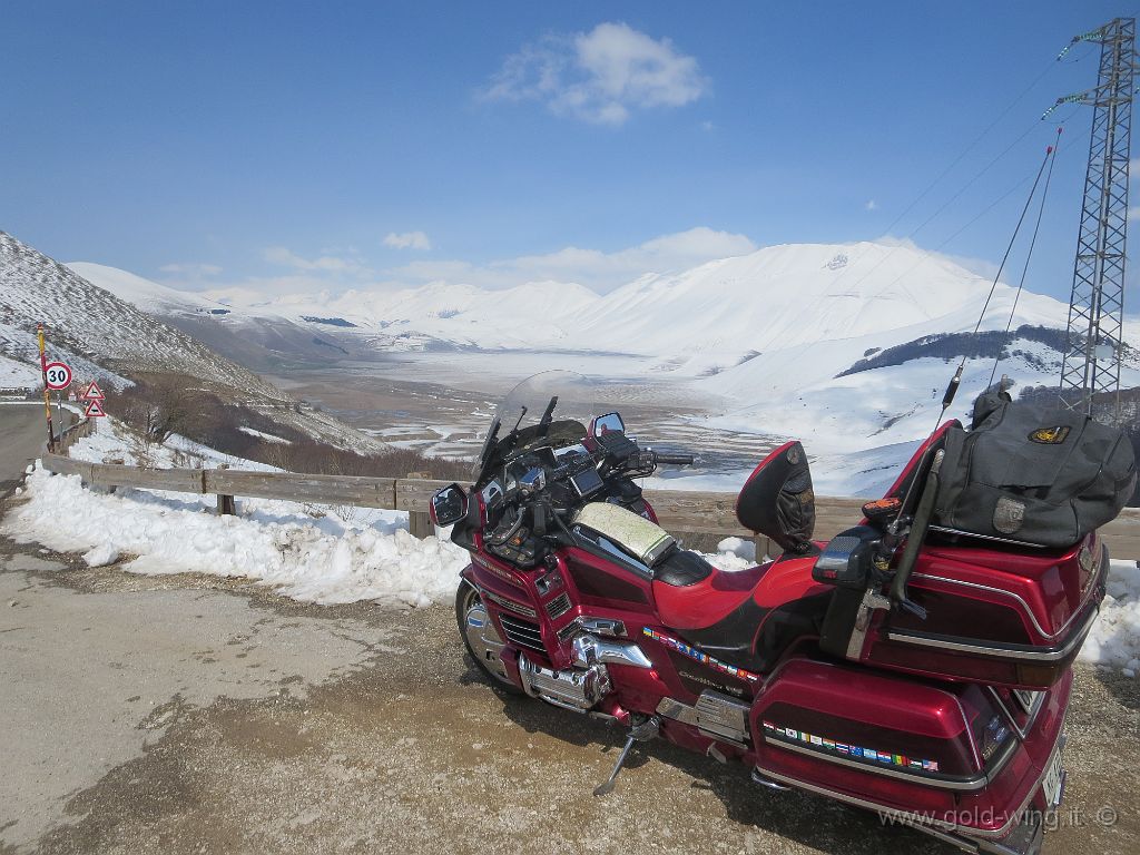 17-2014-IMG_0147.JPG - Anno 17, 2014, km annui 20.890, tot. 841.817 - Altopiano di Castelluccio (PG). 3° Incontro Nazionale del Forum dei Motoviaggiatori