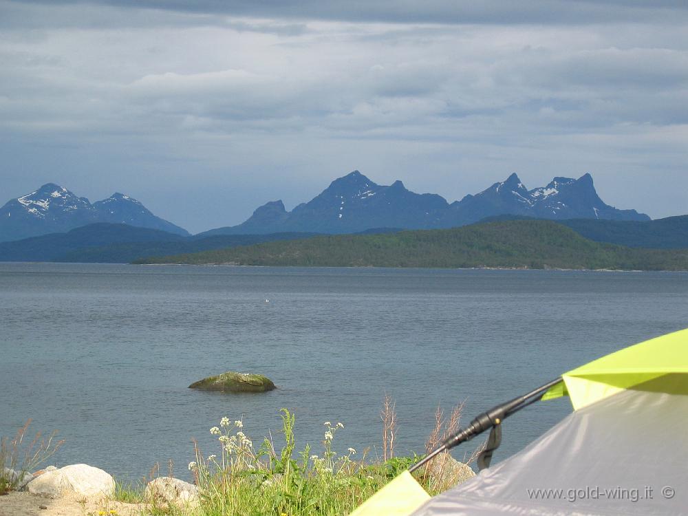 101_0120.JPG - Bognes/Ulsvag: campeggio sul fiordo di fronte alle isole Lofoten