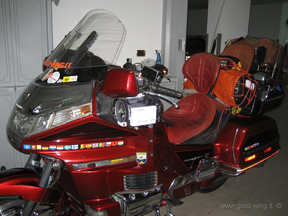 IMG_0016.JPG - La moto pronta in garage