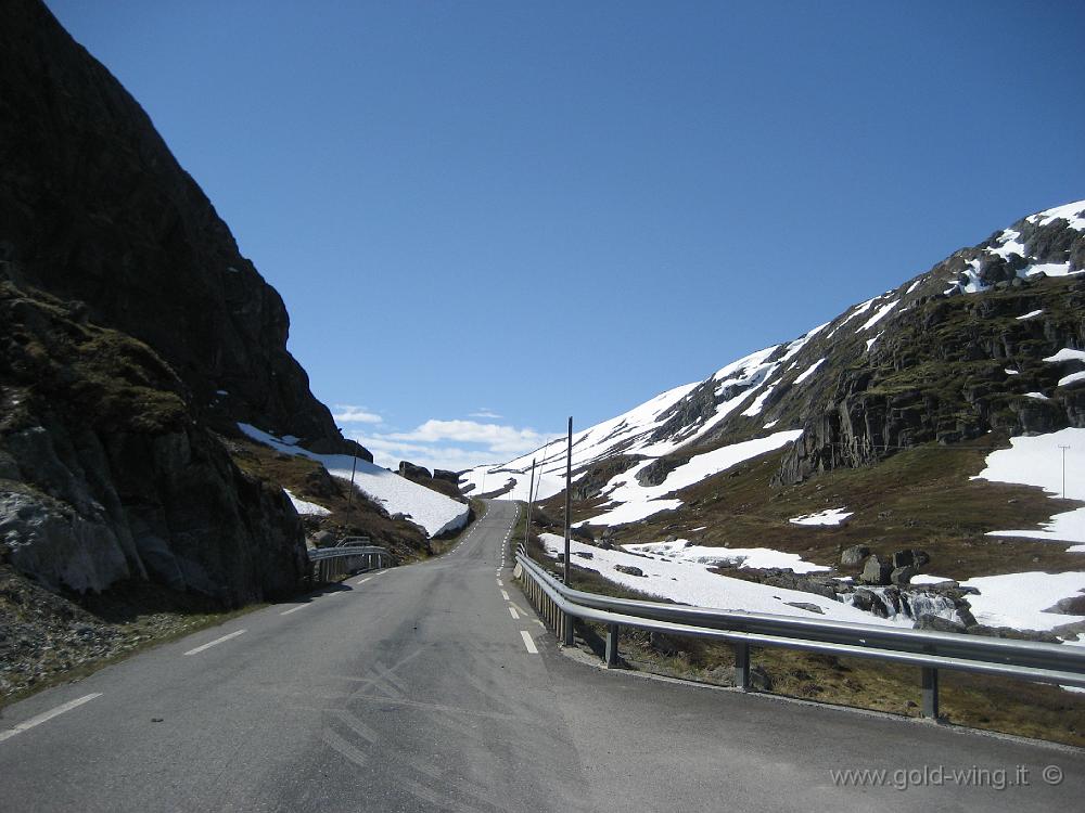 IMG_0220.JPG - Salita verso il passo Sognefjell (m 1.415)