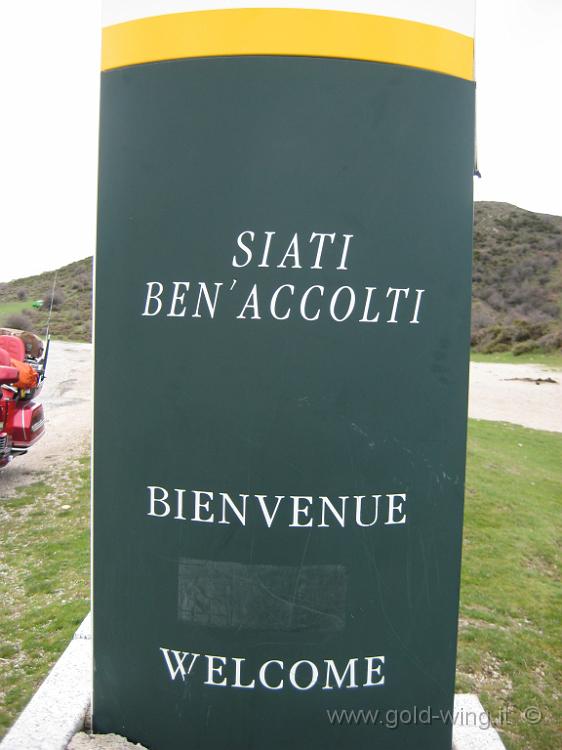 IMG_0677.JPG - Col de la Vaccia (m 1.193): stele di benvenuto