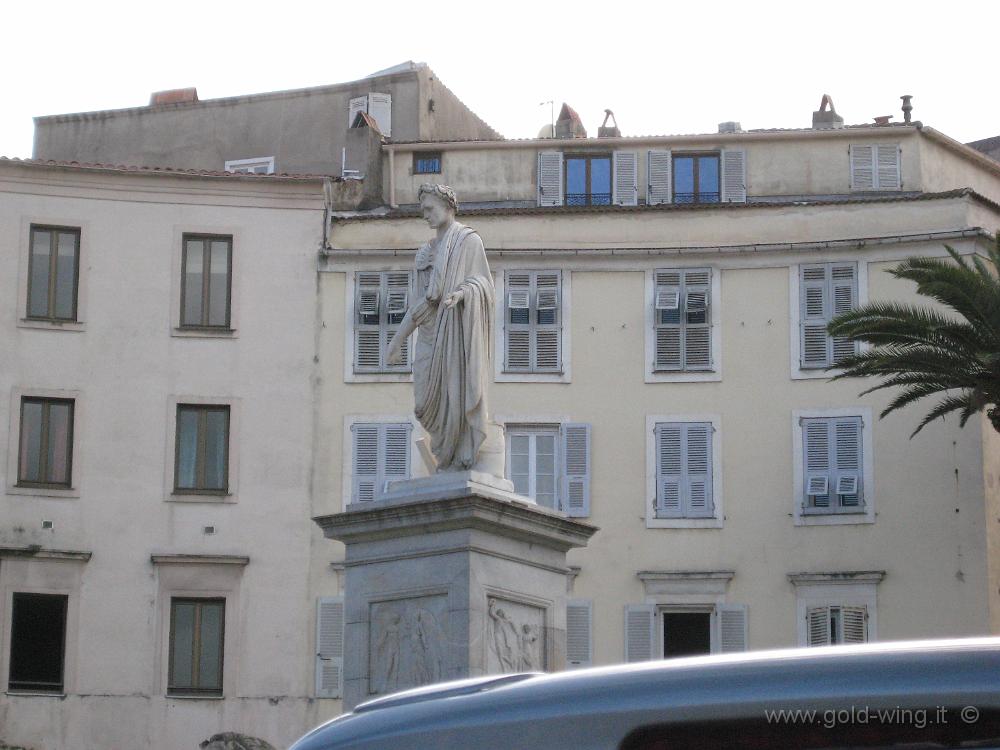 IMG_0404.JPG - Ajaccio, piazza Marechal Foch: monumento a Napoleone