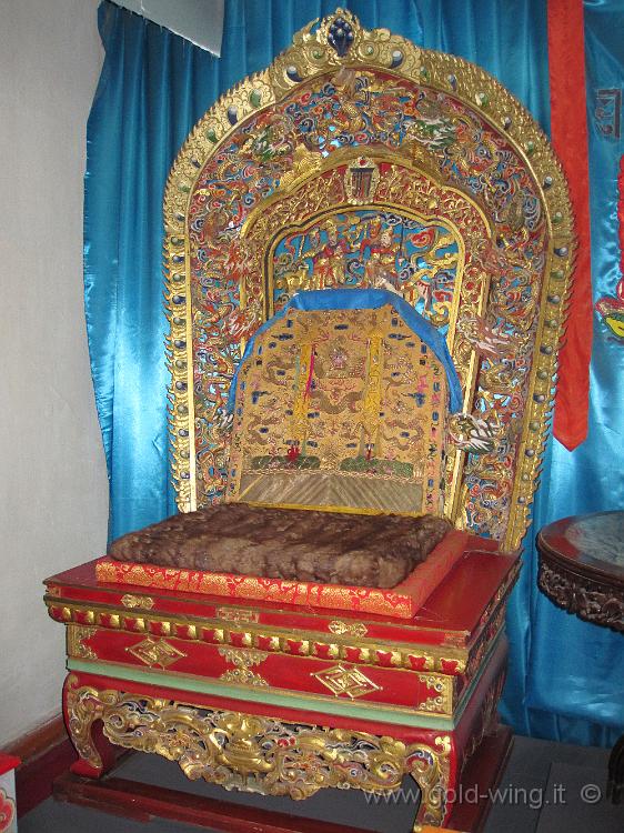 IMG_1851.JPG - Ulan Bator (Mongolia), palazzo dinverno di Bogd Khan: trono del re
