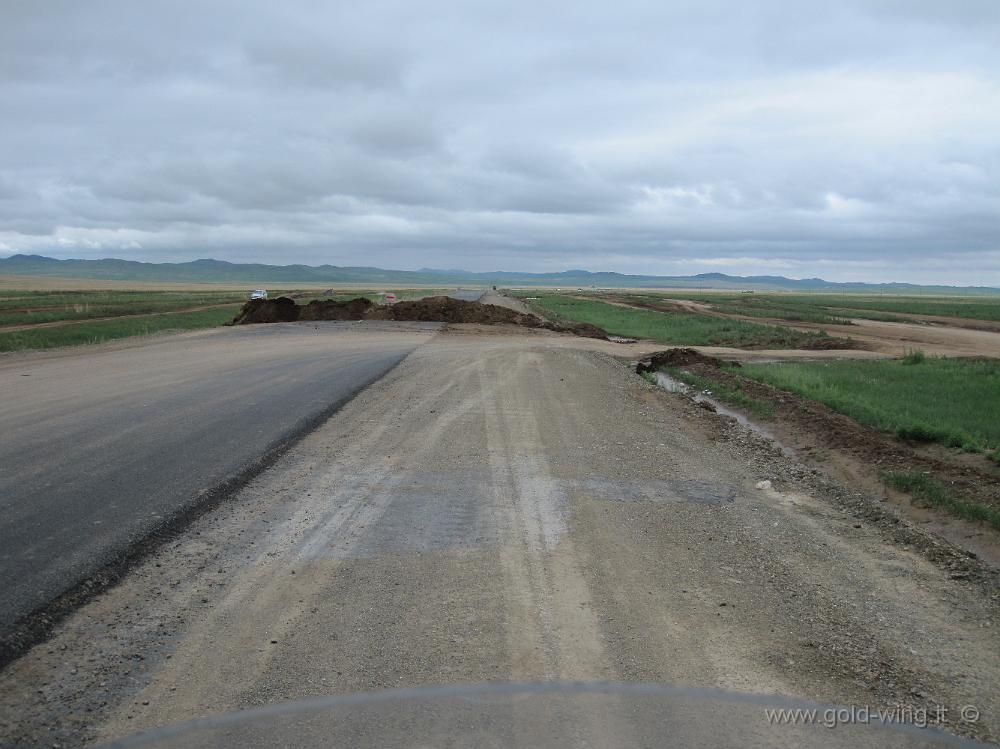 IMG_1937.JPG - Tra Ulan Bator e Lun (Mongolia): finisce l'asfalto e cominciano 49 km di pista