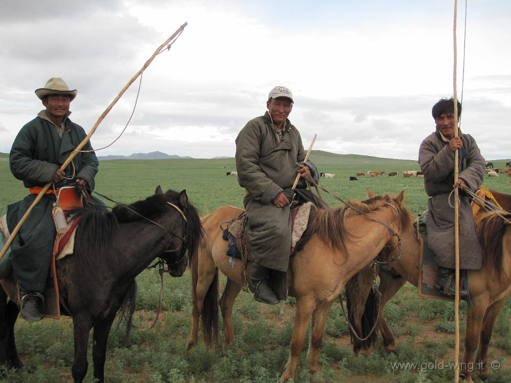 IMG_1950.JPG - A est di Lun (Mongolia): pastori a cavallo