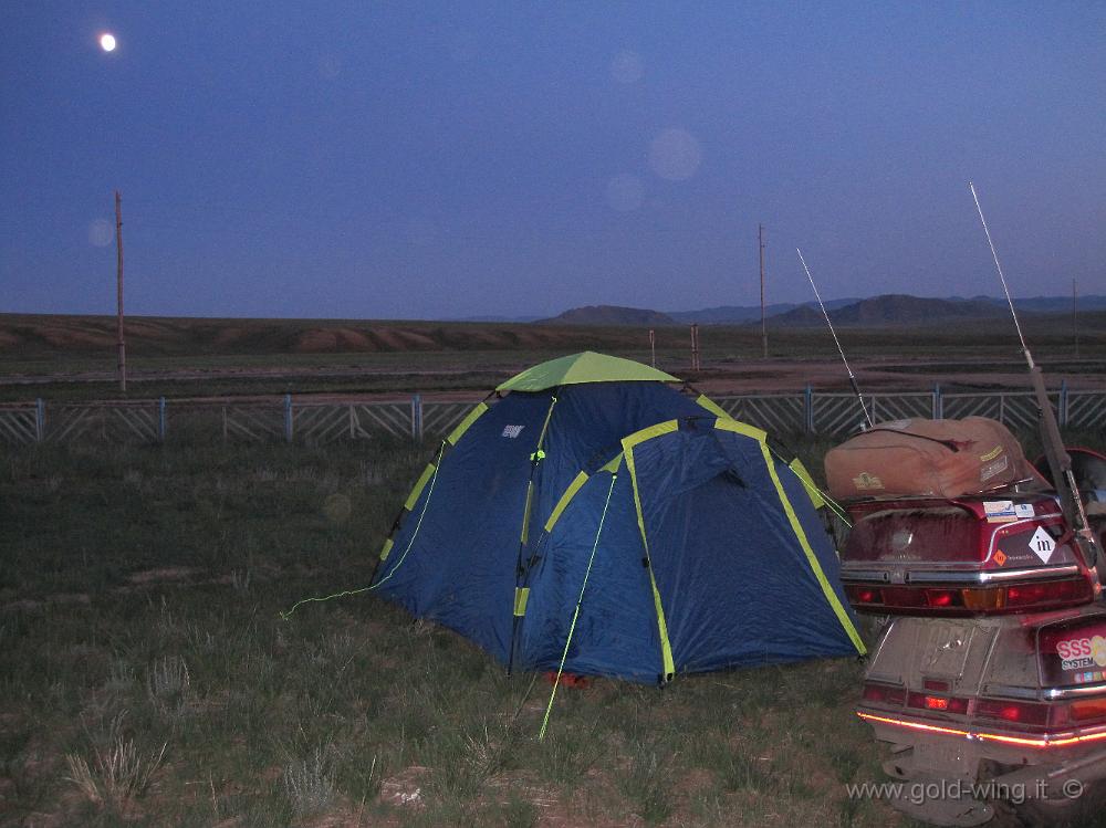 IMG_2024.JPG - Tra Lun e Kharkhorin (Mongolia): luna piena nella steppa sulla mia tenda