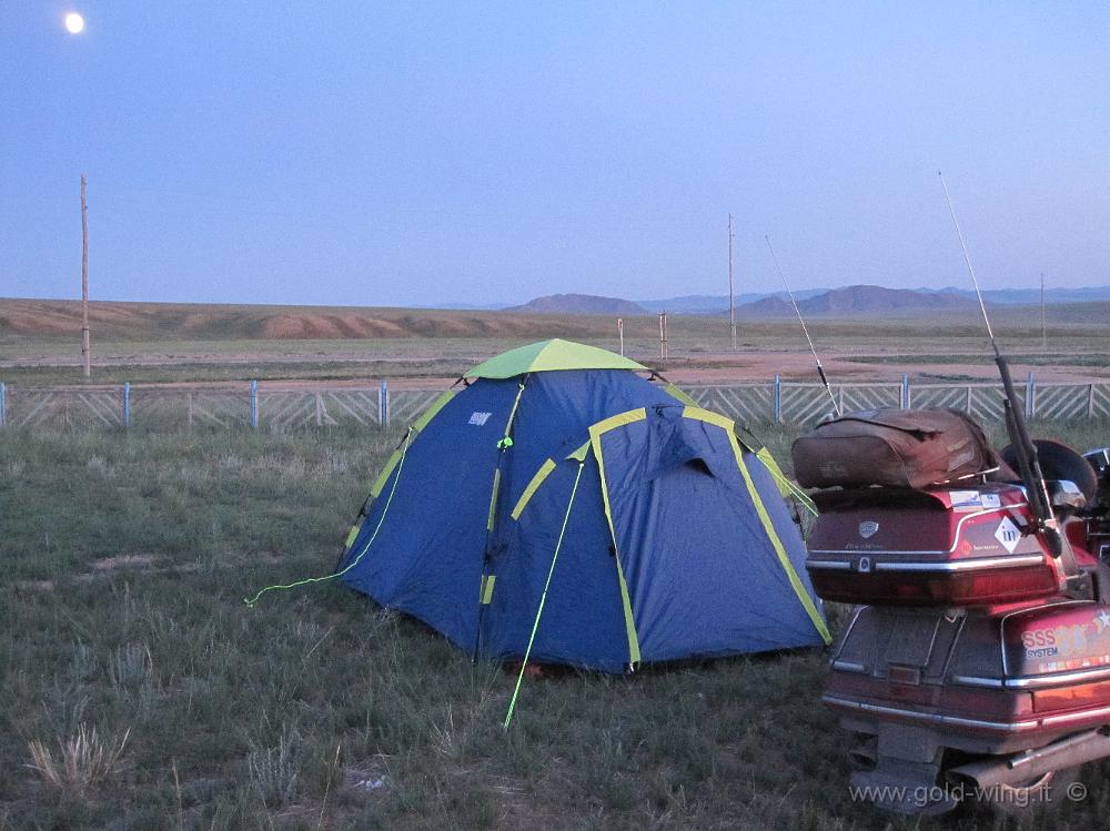 IMG_2025.JPG - Tra Lun e Kharkhorin (Mongolia): luna piena nella steppa sulla mia tenda