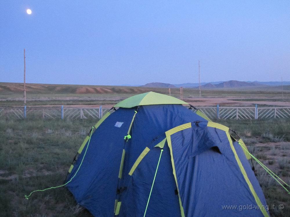IMG_2026.JPG - Tra Lun e Kharkhorin (Mongolia): luna piena nella steppa sulla mia tenda