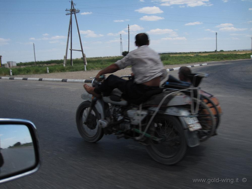 IMG_0801.JPG - Sidecar locale tra Bukhara e Samarcanda (Uzbekistan)