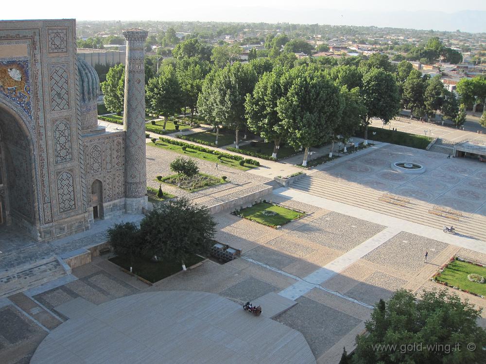 IMG_0848.JPG - Samarcanda (Uzbekistan): il Registan da un minareto della medressa di Ulugbek (1420)