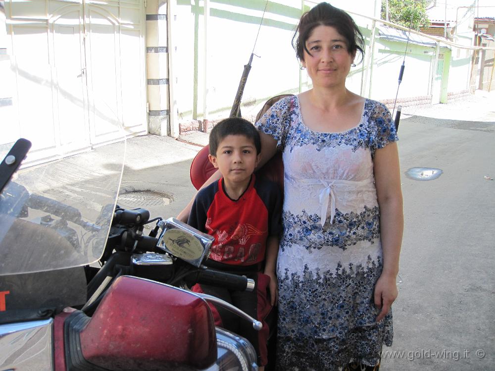 IMG_1039.JPG - Madre e figlio uzbeki a Samarcanda