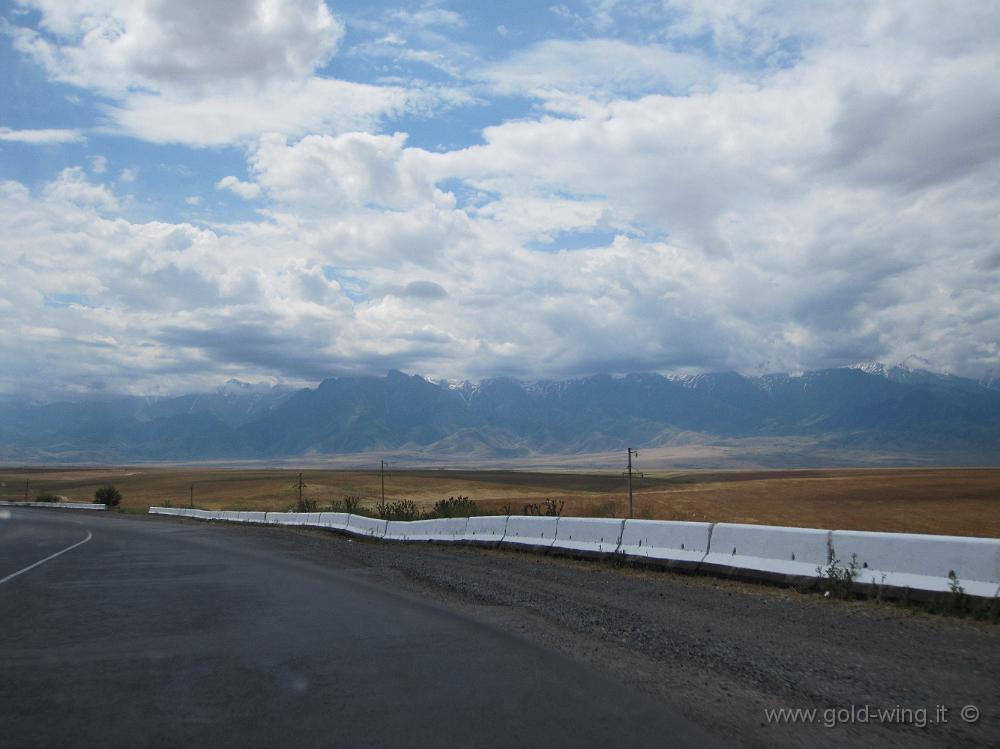IMG_1098.JPG - Le montagne del Kirghizistan viste dal Kazakistan