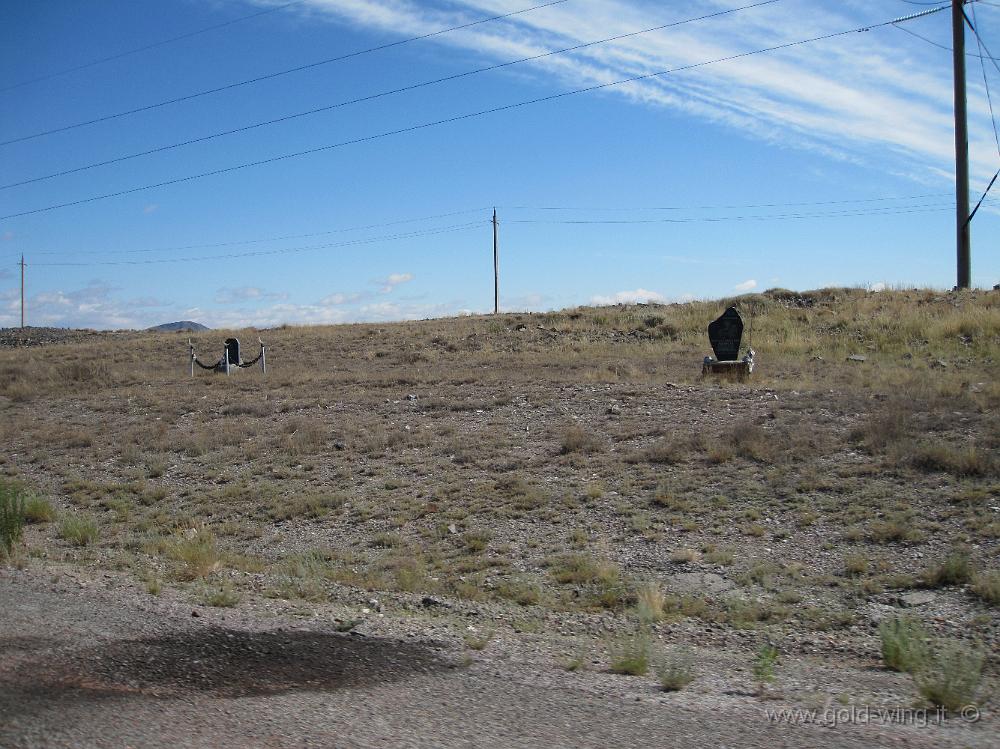 IMG_1224.JPG - A nord del lago Balkhash (Kazakistan): tombe isolate