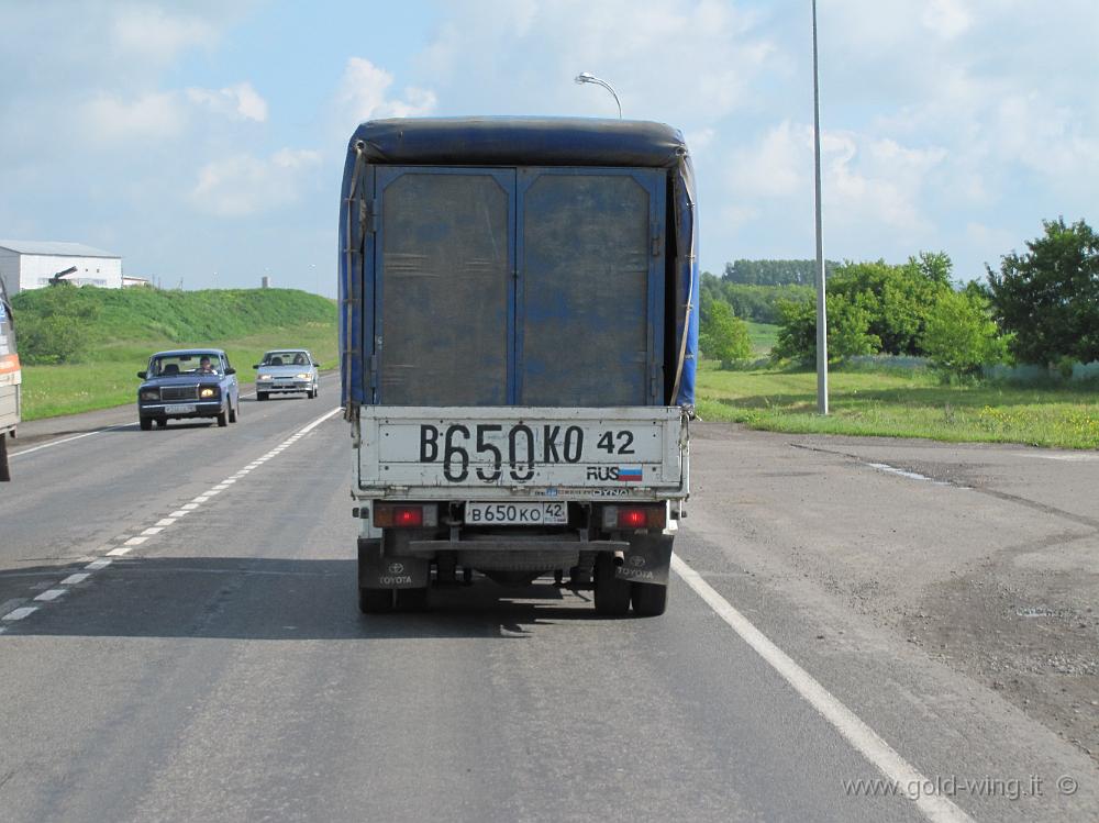 IMG_1342.JPG - Kemerovo: in Russia i camion hanno la targa anche scritta in grande sul retro