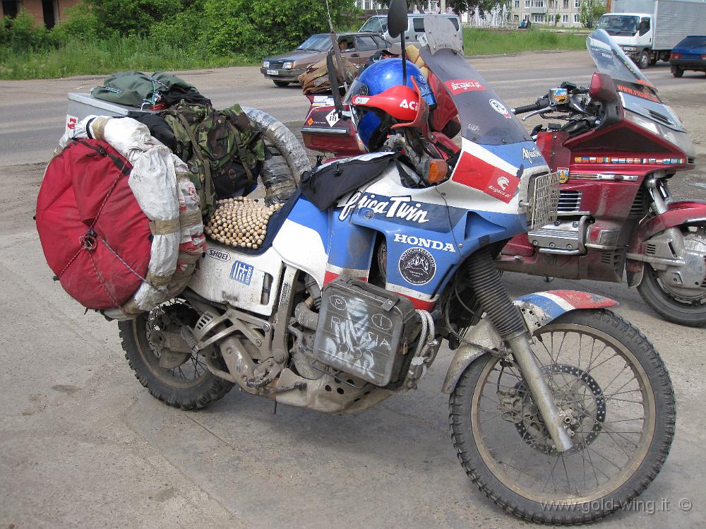 IMG_1445.JPG - Kansk (Siberia): l'Africa Twin di Adriano