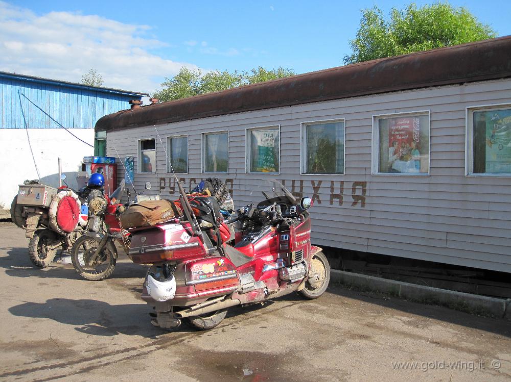 IMG_1460.JPG - A ovest di Tajset (Siberia): pranzo in un vagone