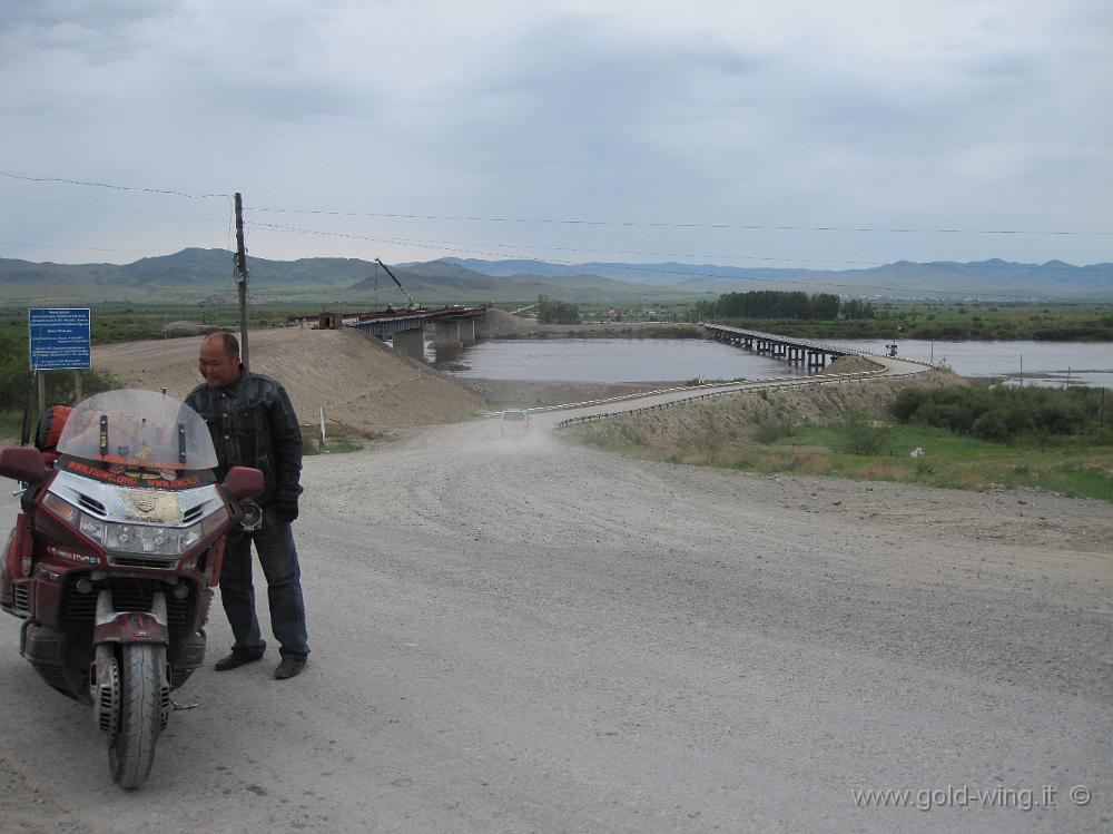 IMG_1650.JPG - Dopo il ponte sul fiume Selenga (Rep. di Buriazia, Siberia): incontro con un buriato