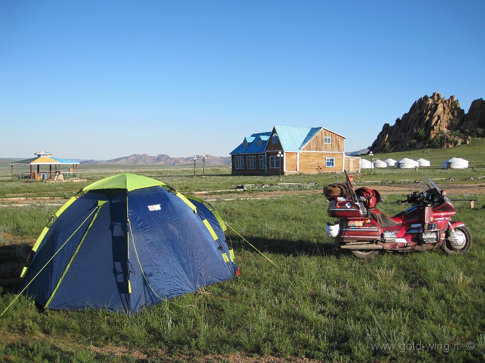 IMG_2029.JPG - Tra Lun e Kharkhorin (Mongolia): tenda e moto nella steppa