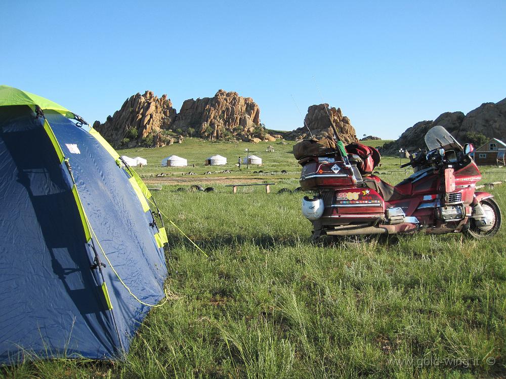 IMG_2031.JPG - Tra Lun e Kharkhorin (Mongolia): tenda e moto nella steppa
