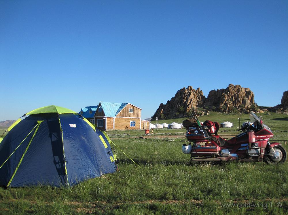IMG_2035.JPG - Tra Lun e Kharkhorin (Mongolia): tenda e moto nella steppa