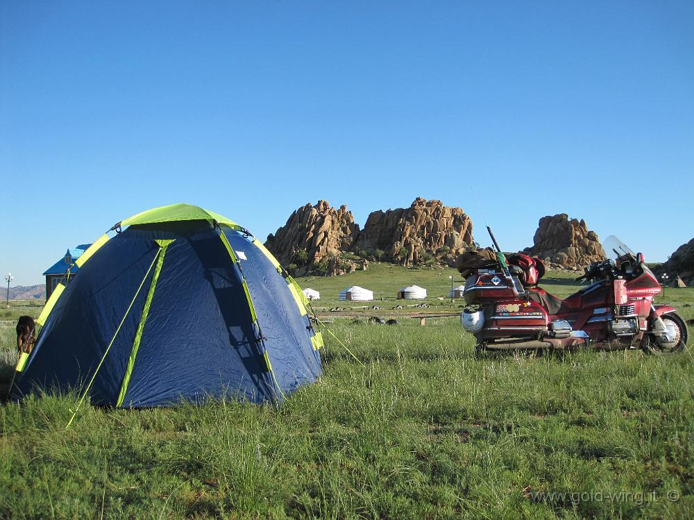IMG_2040.JPG - Tra Lun e Kharkhorin (Mongolia): tenda e moto nella steppa