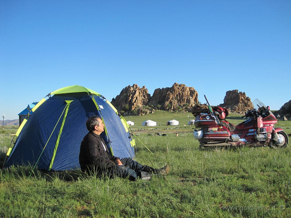 IMG_2045.JPG - Tra Lun e Kharkhorin (Mongolia): tenda e moto nella steppa