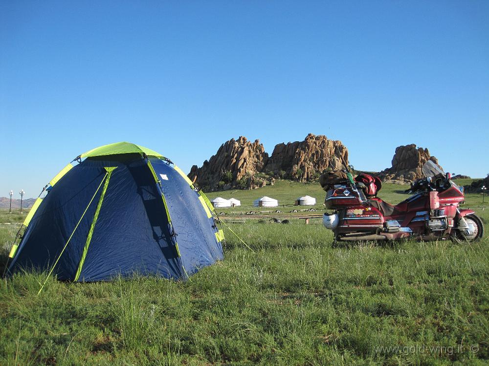 IMG_2047.JPG - Tra Lun e Kharkhorin (Mongolia): tenda e moto nella steppa
