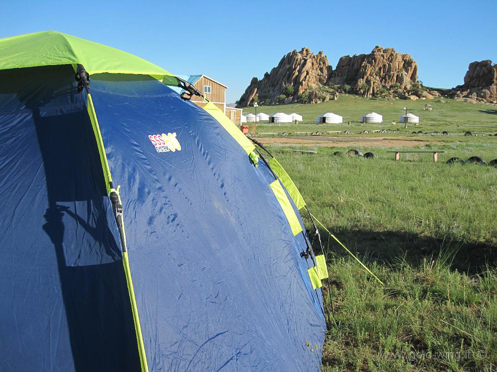 IMG_2063.JPG - Tra Lun e Kharkhorin (Mongolia): tenda nella steppa