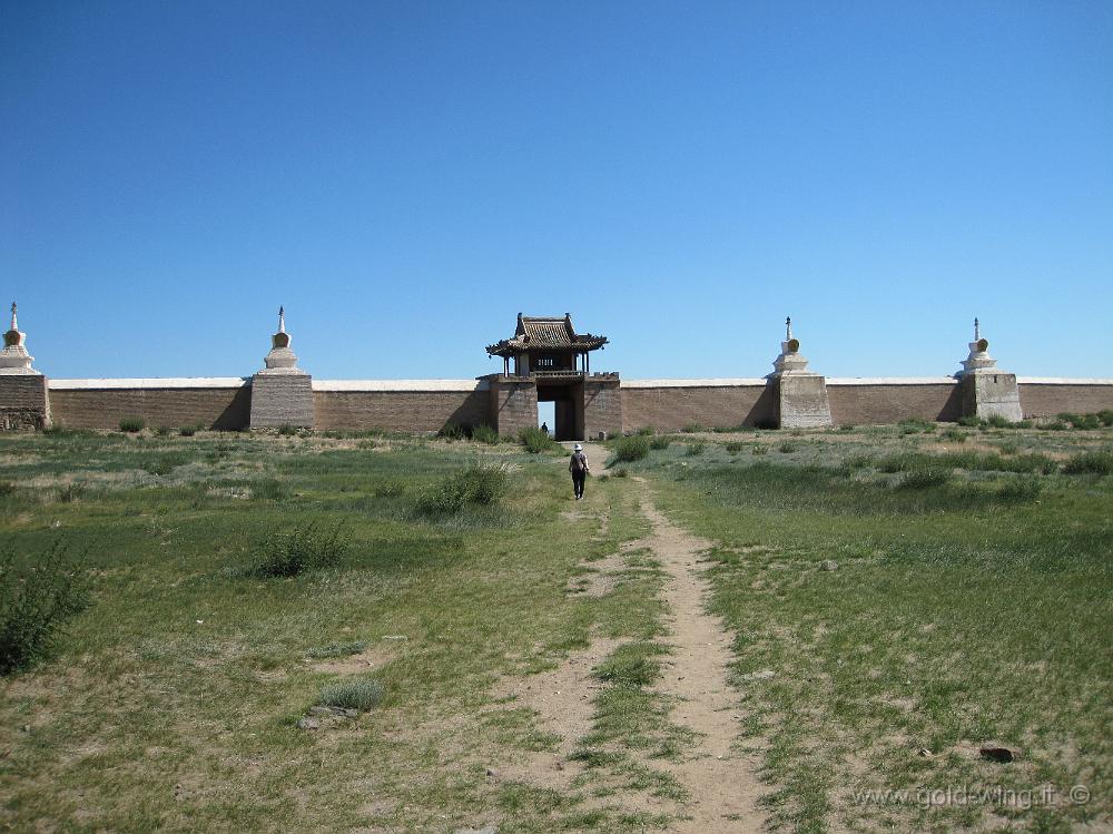IMG_2164.JPG - Kharkhorin (Mongolia): monastero Erdene Zuud Zhiid, porta nord