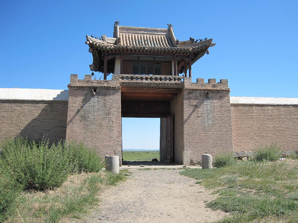 IMG_2166.JPG - Kharkhorin (Mongolia): monastero Erdene Zuud Zhiid, porta nord