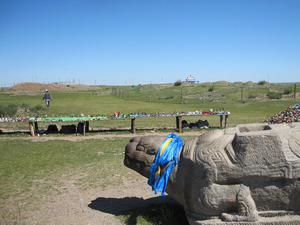IMG_2168.JPG - Kharkhorin (Mongolia); Karakorum, l'antica capitale di Genghis Khan: tartaruga di pietra