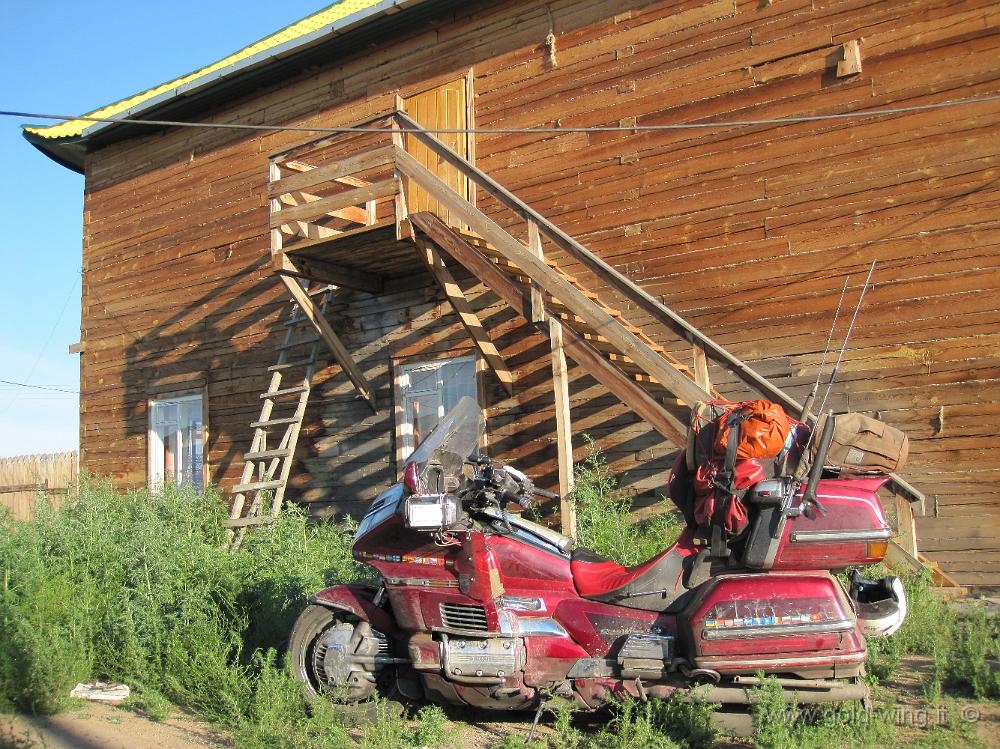 IMG_2365.JPG - Ivolga Datsan (Siberia): l'albergo, con l' "uscita di sicurezza"