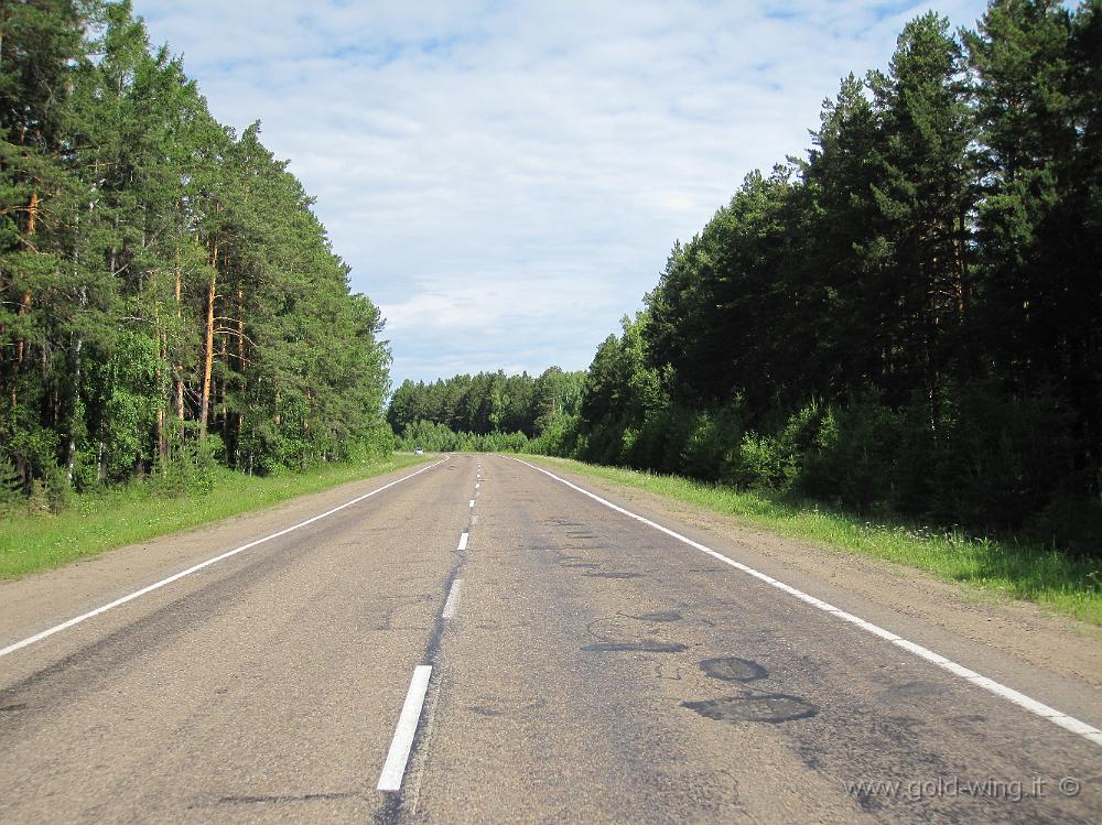IMG_2416.JPG - Tra Tulun e Tajset (Siberia): uno dei pochi tratti di asfalto