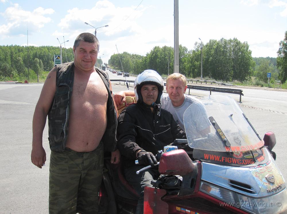 IMG_2555.JPG - Tra Miass e Zlatoust (Siberia), salita attraverso gli Urali: camionisti russi