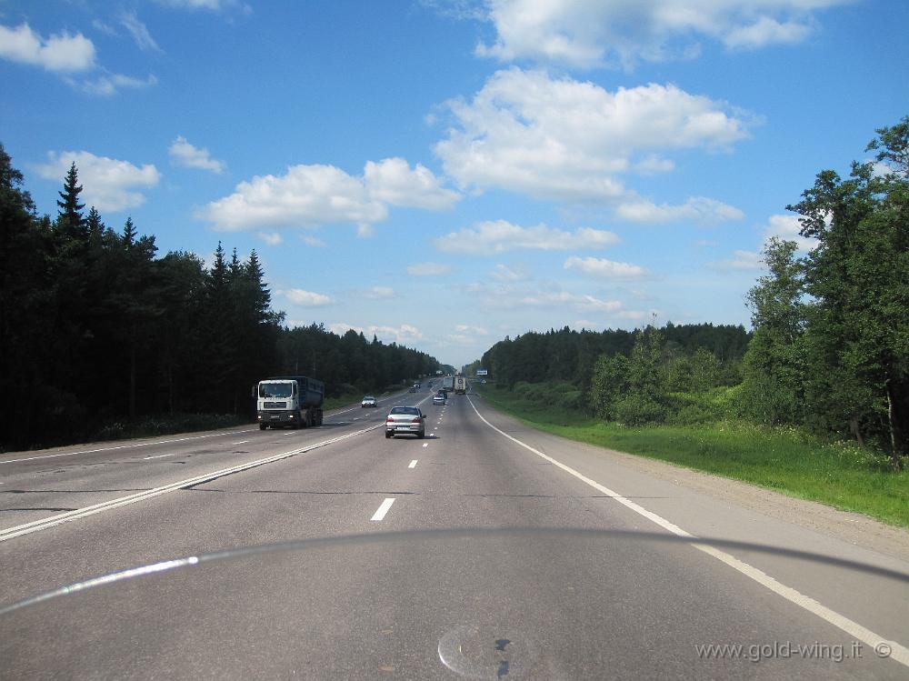IMG_2882.JPG - Uscito da Mosca (Russia) (direzione Minsk): finisce il traffico, in mezzo alla foresta