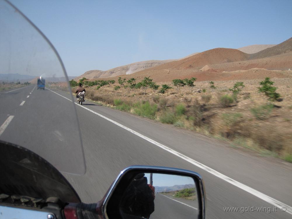 IMG_0351.JPG - Tra Maku e Tabriz (Iran): moto locale