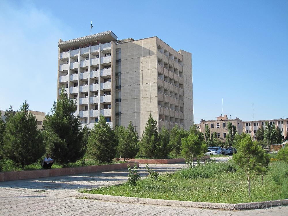 IMG_0558.JPG - Mary (Turkmenistan): l'albergo non ha il parcheggio