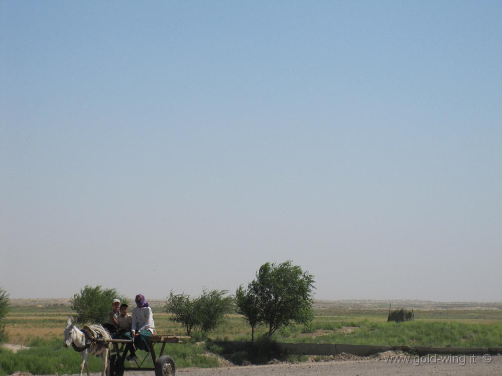 IMG_0590.JPG - Carretto sulla superstrada tra Mary e Turkmenabad (Turkmenistan)