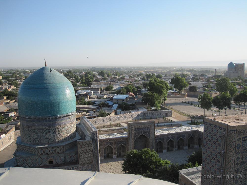 IMG_0856.JPG - Samarcanda (Uzbekistan): il Registan da un minareto della medressa di Ulugbek (1420)