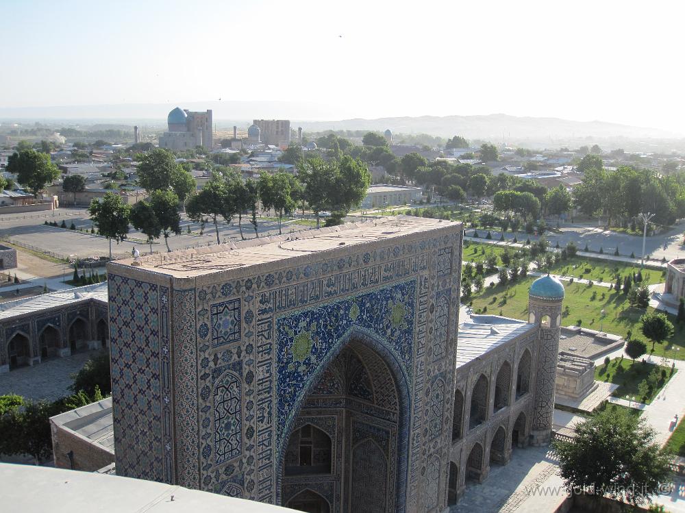 IMG_0857.JPG - Samarcanda (Uzbekistan): il Registan da un minareto della medressa di Ulugbek (1420)