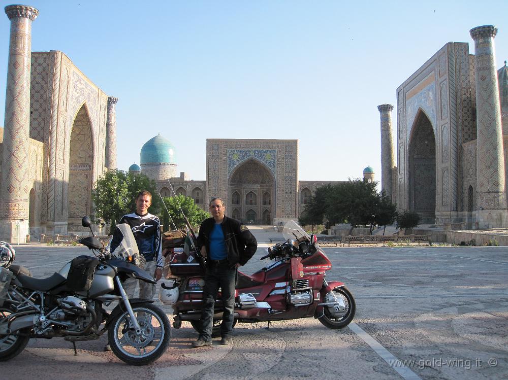IMG_0884.JPG - Samarcanda (Uzbekistan): il Registan, con Eugeniy