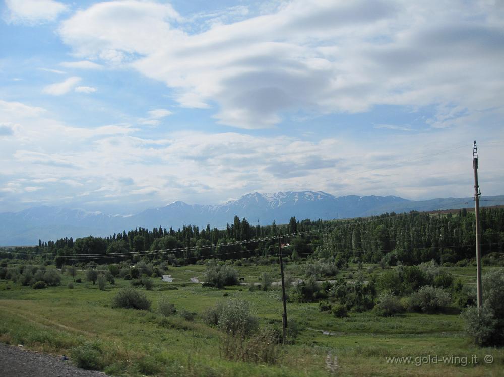 IMG_1089.JPG - A est di Symkent (Kazakistan): le montagne el Kirghizistan