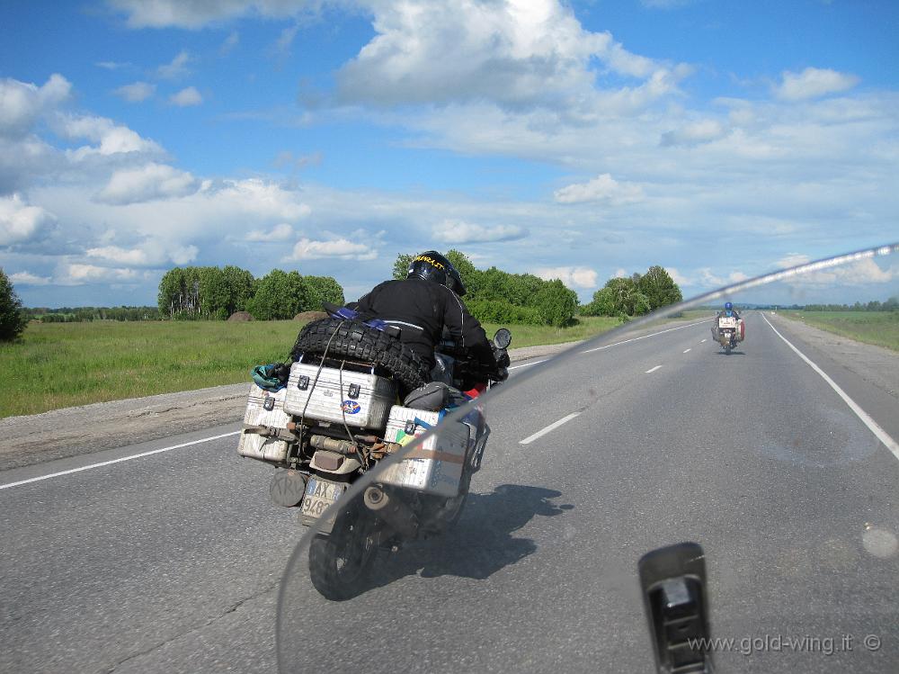 IMG_1376.JPG - Tra Marinsk e Achinsk (Siberia): con le due Africa Twin