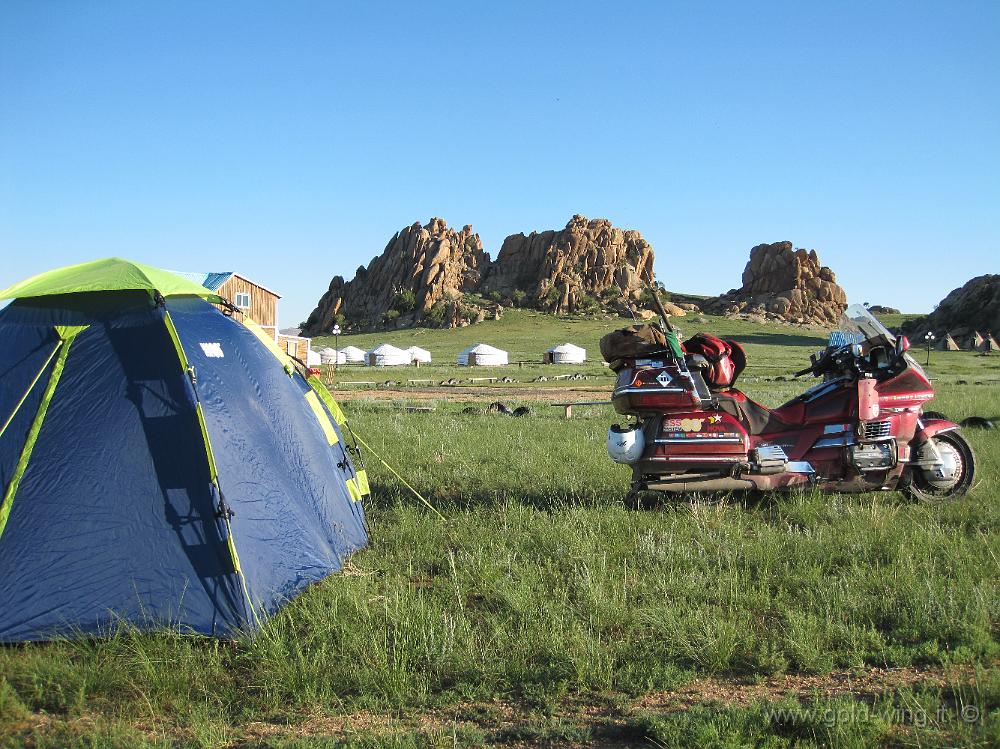 IMG_2034.JPG - Tra Lun e Kharkhorin (Mongolia): tenda e moto nella steppa