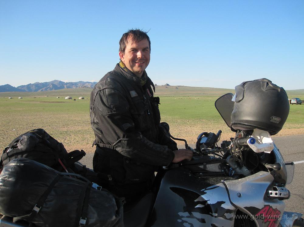 IMG_2208.JPG - Mongol Els (Mongolia): Johan, svizzero con Africa Twin