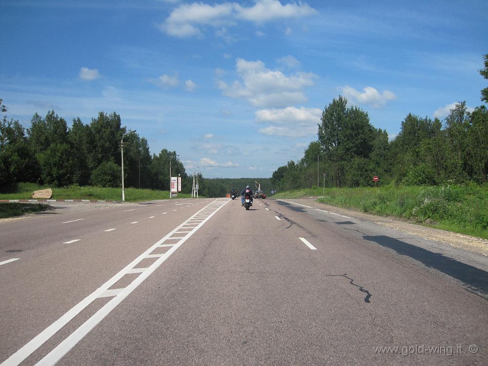 IMG_2889.JPG - Tra Mosca e Minsk (Russia): gruppo di biker russi