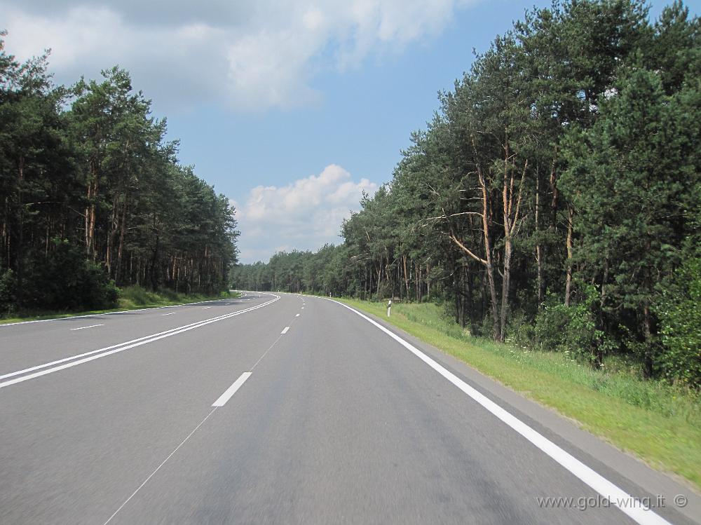 IMG_2939.JPG - Autostrada Minsk-Brest (Bielorussia) presso Brest