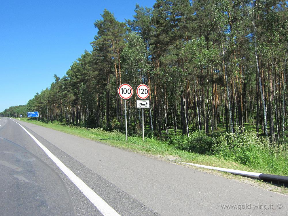 IMG_0180.JPG - Bielorussia - Limiti di velocità in autostrada